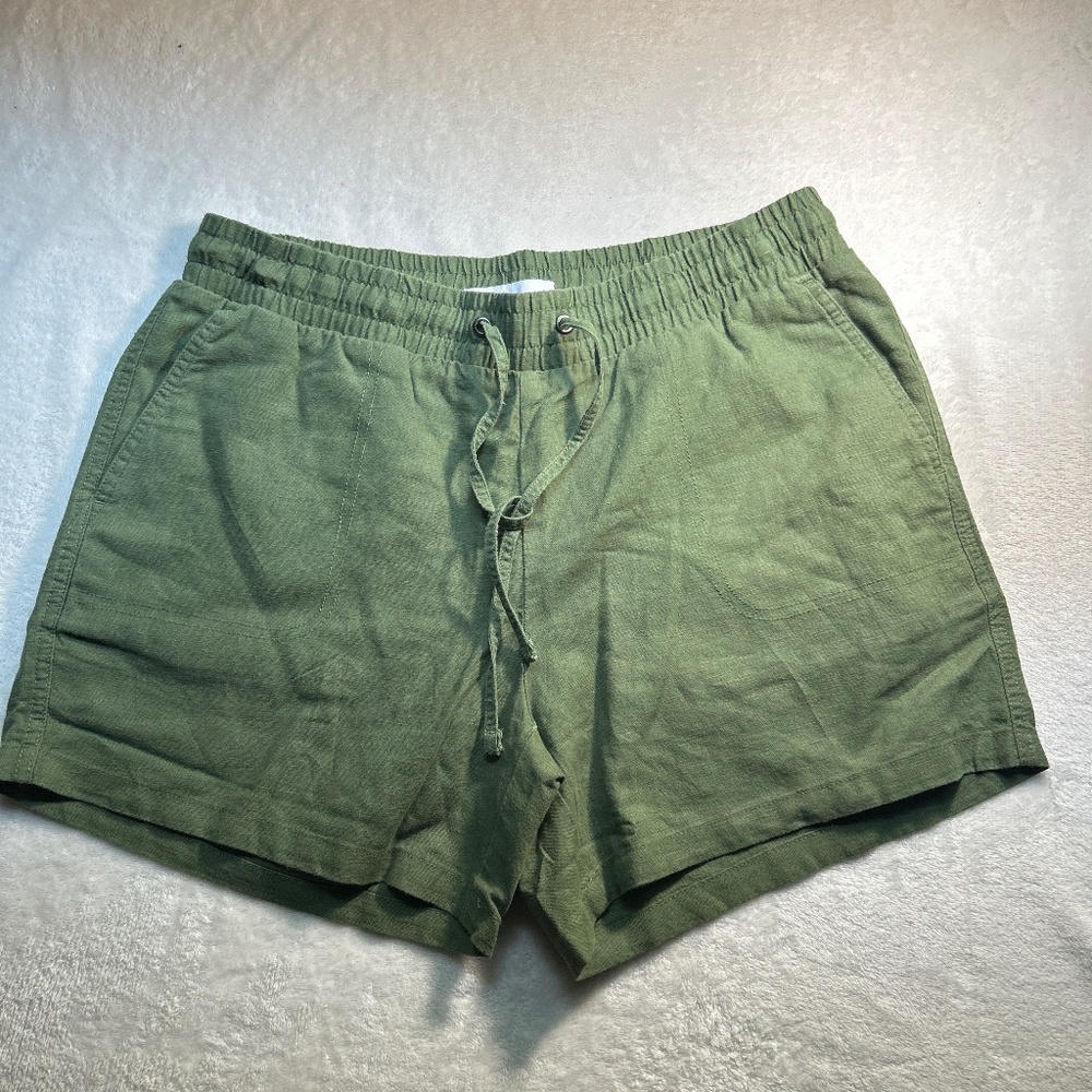 Amazon essentials army green shorts